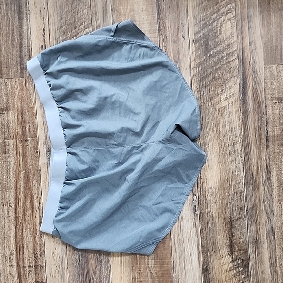 Ladies Under Armour Running Shorts Sz XXL - Picture 4 of 5